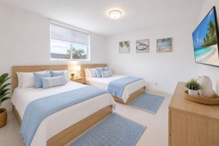 Oceanfront Condo - Private Beach -Heated Pool, Gym and Game Room - Hollywood Beach - 9