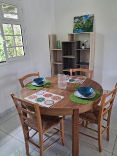 Calme et verdure pour ce logement spacieux - 2