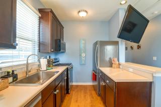 Walk to Beach: Family Home w/ Patio in Galveston - 2