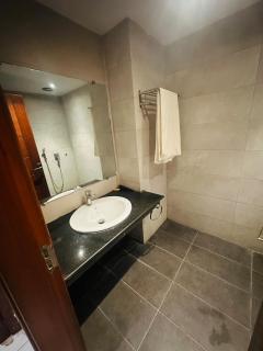 Modern Stylish and Cozy 1 Bed Apartment in Gulberg - 9