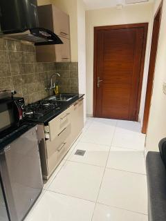 Modern Stylish and Cozy 1 Bed Apartment in Gulberg - 8