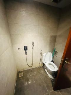 Modern Stylish and Cozy 1 Bed Apartment in Gulberg - 4