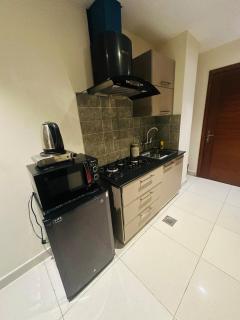 Modern Stylish and Cozy 1 Bed Apartment in Gulberg - 1