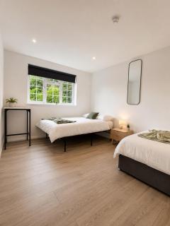 ST5- Twin Ensuite Room Canterbury Room, Parking - 6