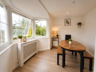 ST5- Twin Ensuite Room Canterbury Room, Parking - 2
