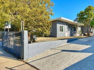 Modern Hideaway Near Downtown With Private Patio - 7