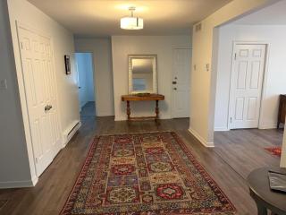 Bright, renovated, spacious 3 bedrooms, 2 bathroom - 0