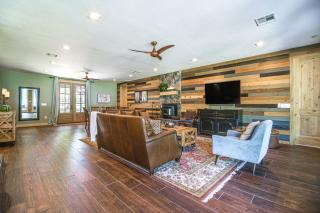 Hot Tub, Game Room & More! Lakefront Home in Afton - 5