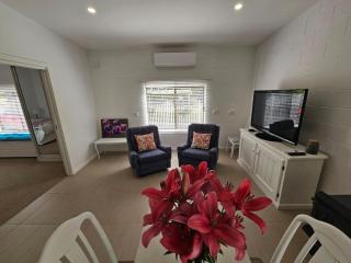 Blossom Cottage - Cosy Retreat - 1