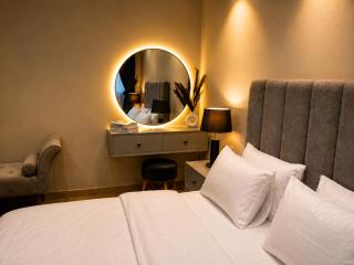 ALAYA EXECUTIVE SUITES -STUDIO -Mall of Gulberg -Families Only - 4