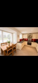 MASSIVE 4 Bedroom 9 Person 3 Bathroom HOUSE - 9