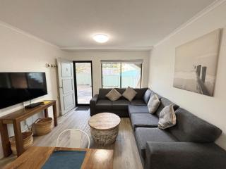 Dunbar Court Unit 3 - Bring your own linen - 8