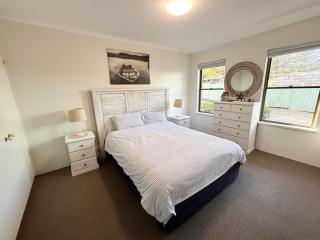 Dunbar Court Unit 3 - Bring your own linen - 4