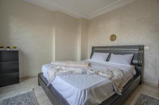 Heart of Casablanca Terrace Apartment - 5