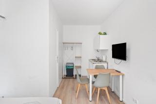 Cosy Apartment near Metro U1 - 2