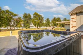 Hot Tub, Game Room & More! Lakefront Home in Afton - 8