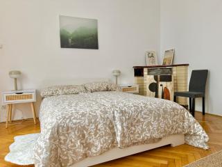 Stylish 2-Bedroom Apartment with Free Parking - 1