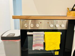 Stylish Central Long-Term Apartment - 6