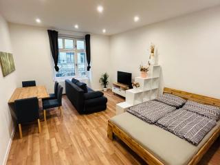 Stylish Central Long-Term Apartment - 1