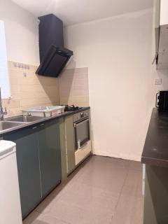 Cosy Ground Floor Studio, Private Kitchen & Bath - 9