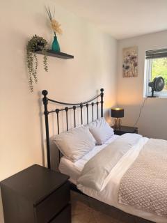 Cosy Ground Floor Studio, Private Kitchen & Bath - 7