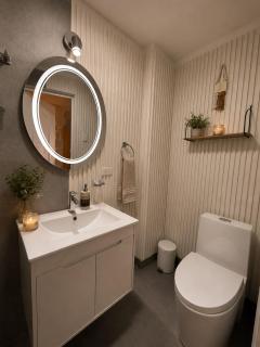 Estudio Romántico con Luces y Balcón Privado - 6