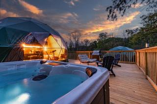 ️ Luxe Geodesic Dome Hot Tub & Starlink 5 Min to Hatfield-McCoy - 0