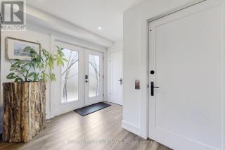 Martin Grove House 4BR Sleeps 8 Parking - 9