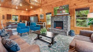 200 Pines- Scenic Log Retreat, Hot Tub, Indoor Pool & Dogs OK - 2