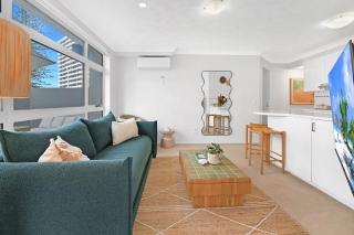 Seaside Getaway - King Bed - Large Private Courtyard - Parking - 0