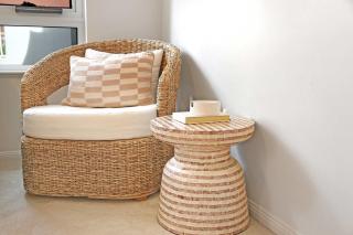 Seaside Getaway - King Bed - Large Private Courtyard - Parking - 2