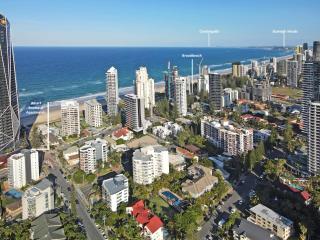 Seaside Getaway - King Bed - Large Private Courtyard - Parking - 1