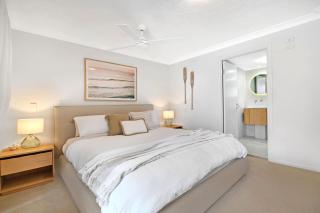 Seaside Getaway - King Bed - Large Private Courtyard - Parking - 9