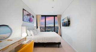 Spacious 3 Bedroom Apartment, Level 64, Brisbane Skytower - City & River Views, Open Living Area, Workspace, Complementary Drinks and Snacks, Pool and Gym - Parking and Daily Service Available - 9