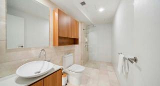 Spacious 3 Bedroom Apartment, Level 64, Brisbane Skytower - City & River Views, Open Living Area, Workspace, Complementary Drinks and Snacks, Pool and Gym - Parking and Daily Service Available - 6