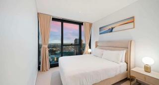 Spacious 3 Bedroom Apartment, Level 64, Brisbane Skytower - City & River Views, Open Living Area, Workspace, Complementary Drinks and Snacks, Pool and Gym - Parking and Daily Service Available - 3