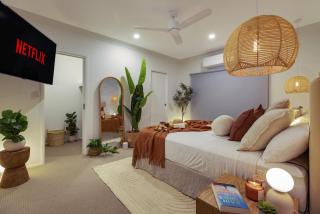 Spacious Family Fun with SUV Hire, Games, Full Kitchen - 7