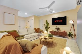 Spacious Family Fun with SUV Hire, Games, Full Kitchen - 5