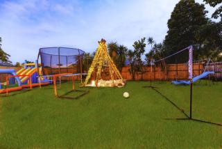Spacious Family Fun with SUV Hire, Games, Full Kitchen - 4