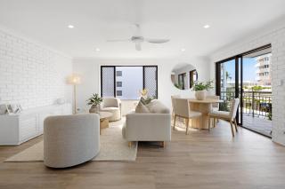 1513 Burnett - 2