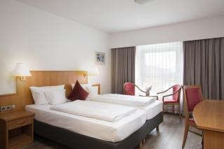 Best Western Queens Hotel Pforzheim-Niefern - 1