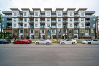 Spacious 3BR 2BA Condo Near King George SkyTrain - 8