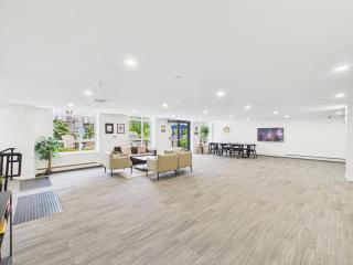 Spacious 3BR 2BA Condo Near King George SkyTrain - 5