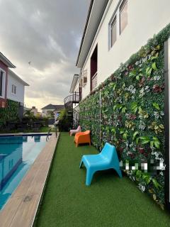 Poolside Crib - 6