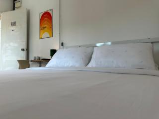 Flow Stay Koh Samet 1F流宿沙美島 Max 2 ppl, private bathroom 5 mins walk to pier and everywhere 雙人房 私人衛浴 碼頭5分鐘 鬧中取靜 - 6