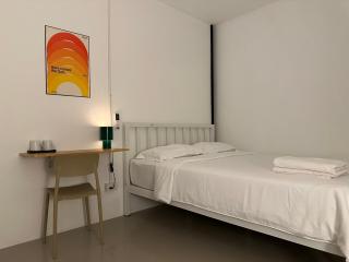 Flow Stay Koh Samet 1F流宿沙美島 Max 2 ppl, private bathroom 5 mins walk to pier and everywhere 雙人房 私人衛浴 碼頭5分鐘 鬧中取靜 - 9