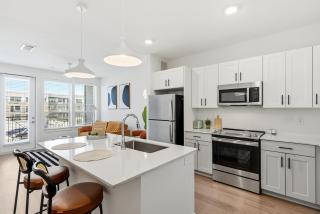 Stylish 1BR near PGA and Universal Studios with Pool and Gym - 8