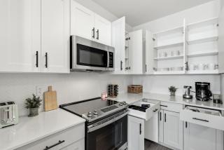 Stylish 1BR near PGA and Universal Studios with Pool and Gym - 4