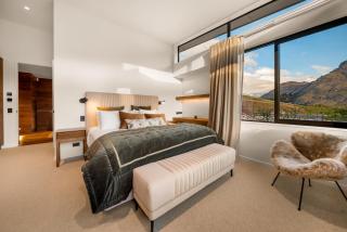 Quiet Luxury, 10 Mins from CBD with Mountain Views - 9