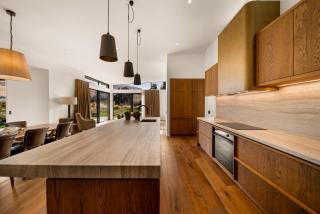 Quiet Luxury, 10 Mins from CBD with Mountain Views - 5